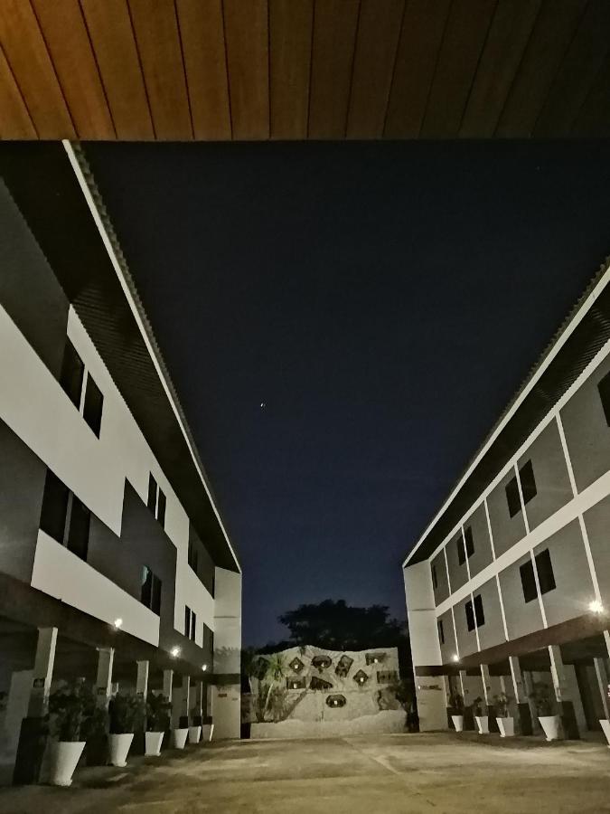 Paradise Inn Chonburi (Adults Only) Exterior photo