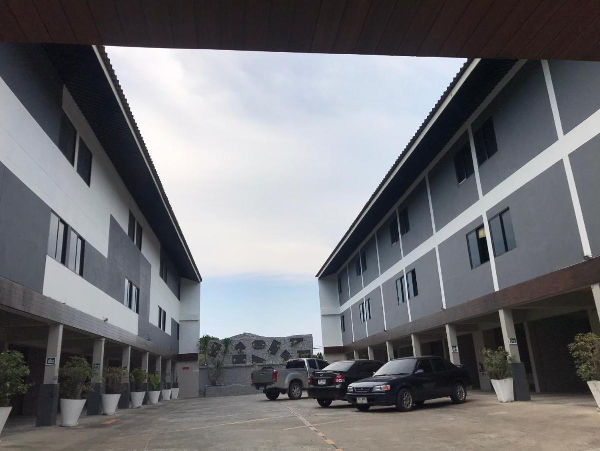 Paradise Inn Chonburi (Adults Only) Exterior photo
